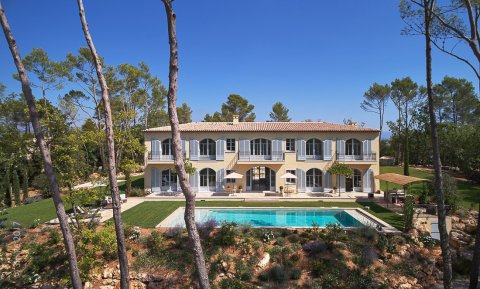 Villa for sale on Terre Blanche with private tennis court